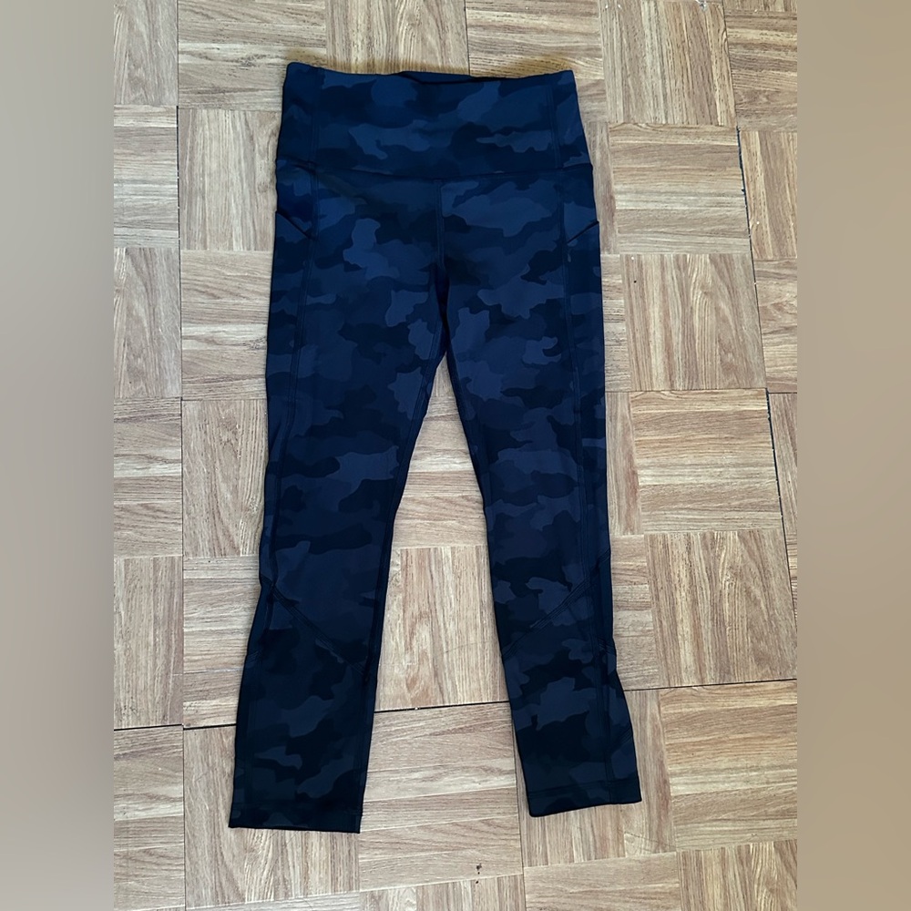 Lululemon Camo crop leggings used in great condition